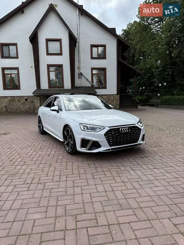 Audi A4 - фото 29