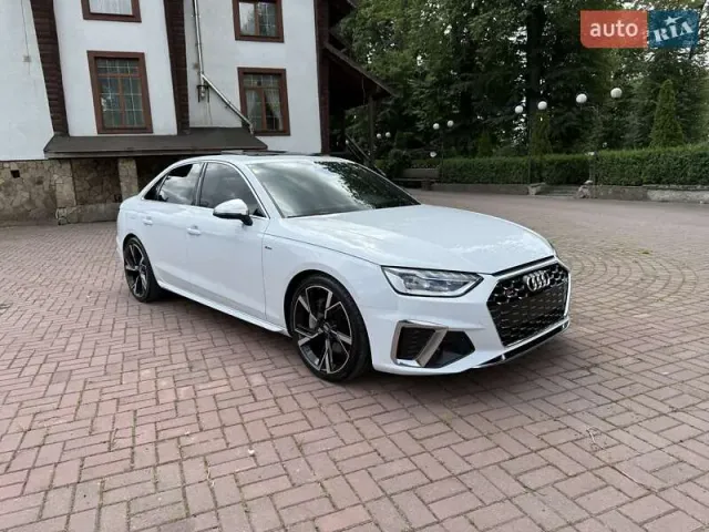 Audi A4 - фото 1