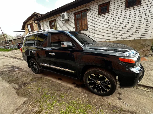 Toyota Land Cruiser - фото 3