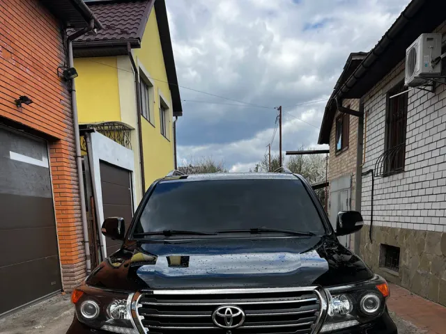 Toyota Land Cruiser - фото 2