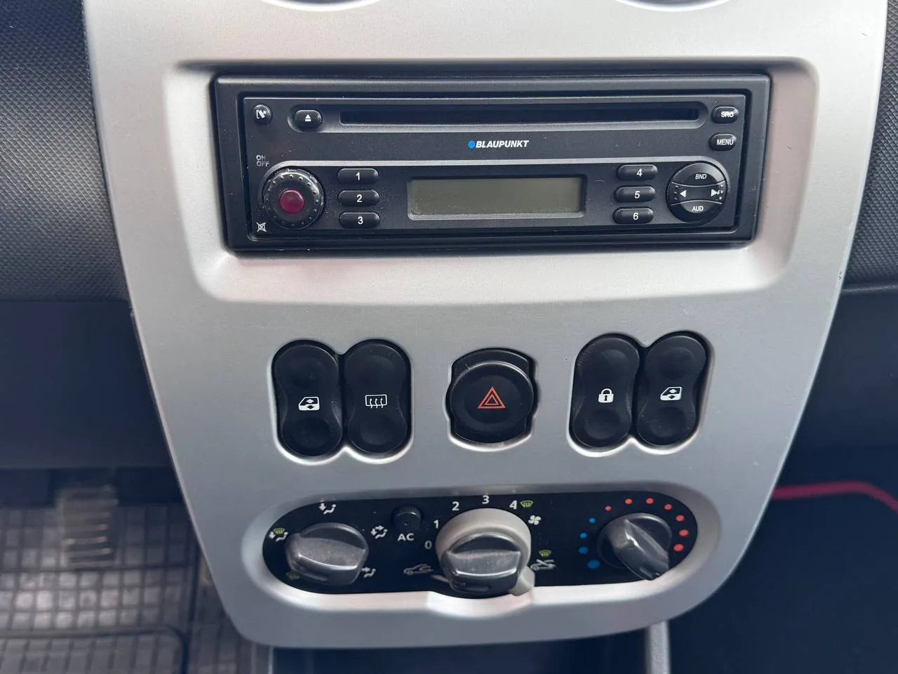 Dacia Sandero - фото 15