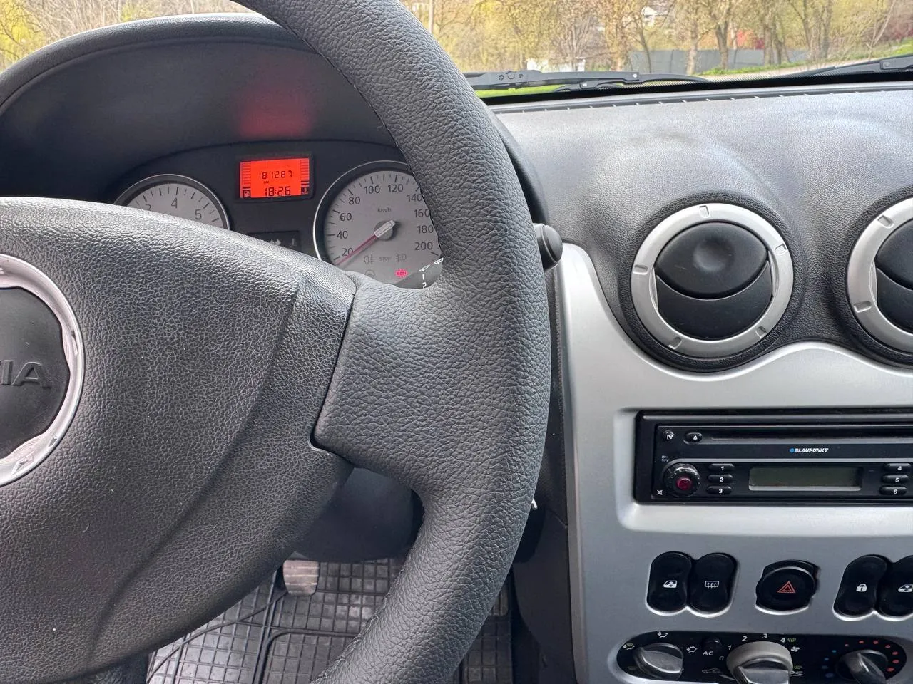 Dacia Sandero - фото 18