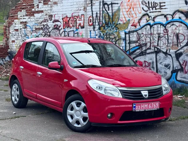 Dacia Sandero - фото 1