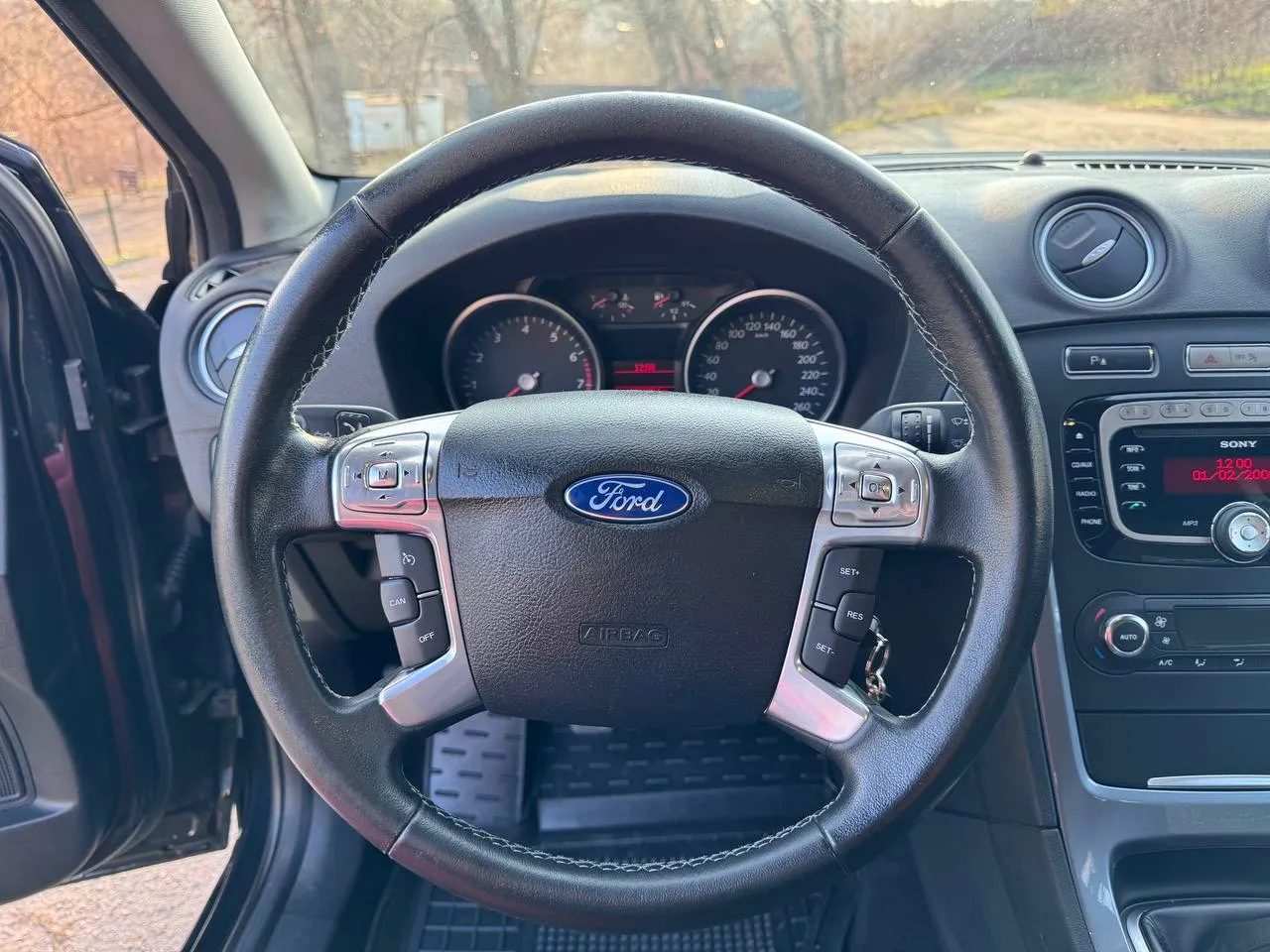 Ford Mondeo - фото 17