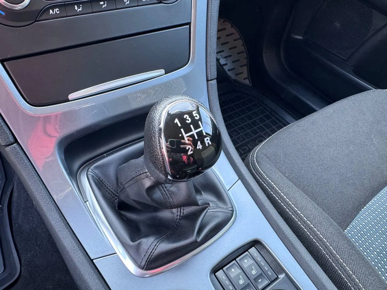 Ford Mondeo - фото 24