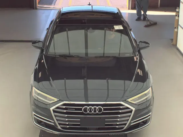Audi A8 - фото 2