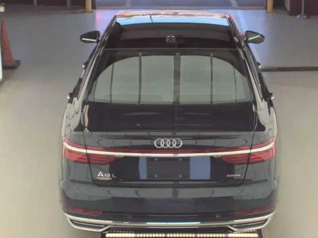 Audi A8 - фото 5