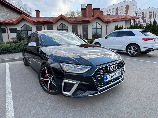Audi S4 - фото 1