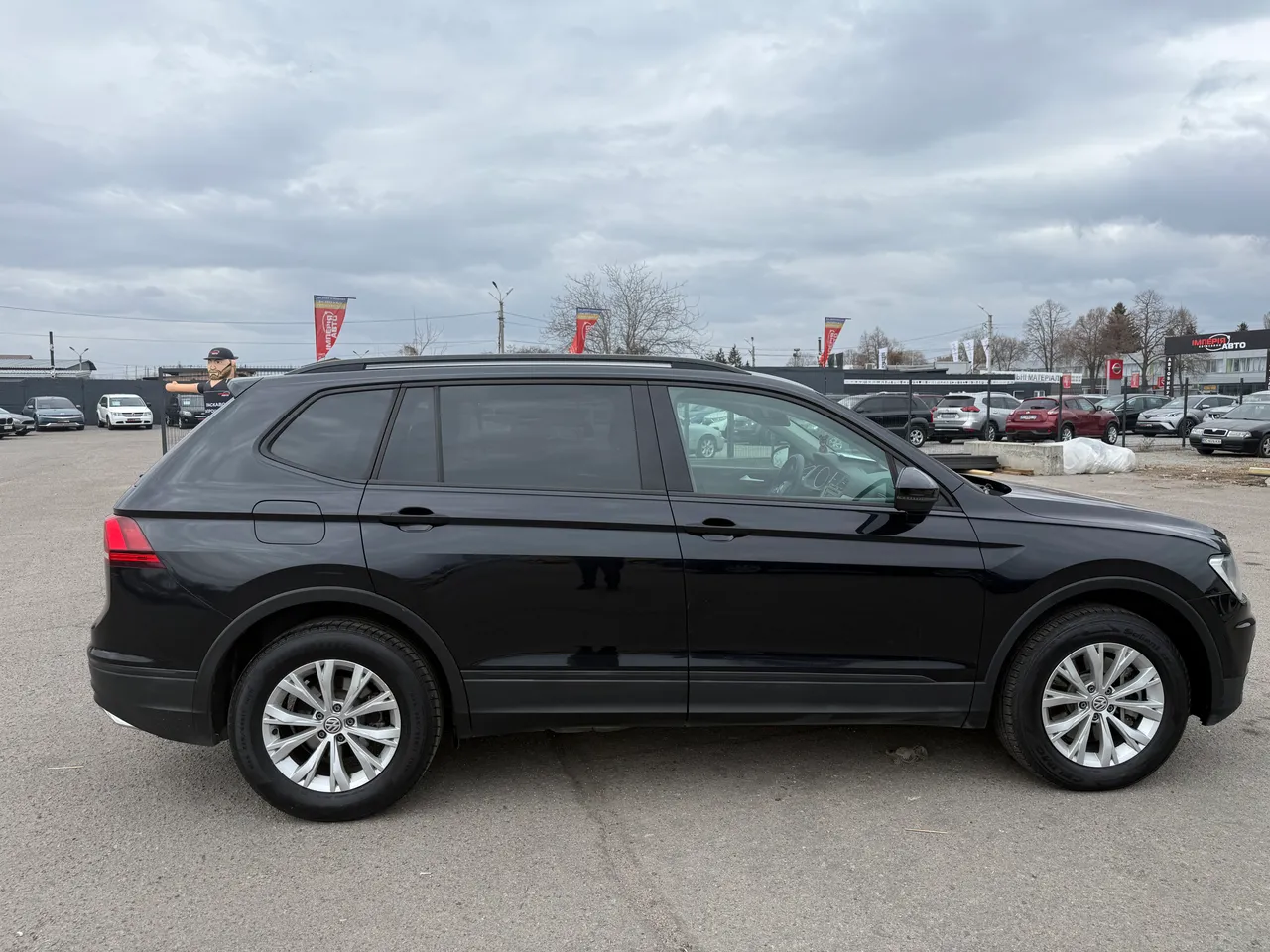 Volkswagen Tiguan - фото 8