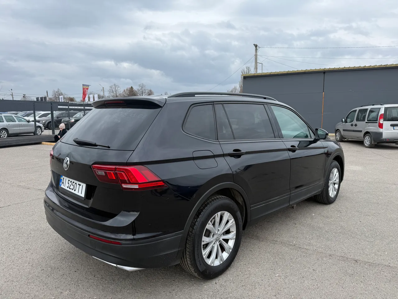 Volkswagen Tiguan - фото 7