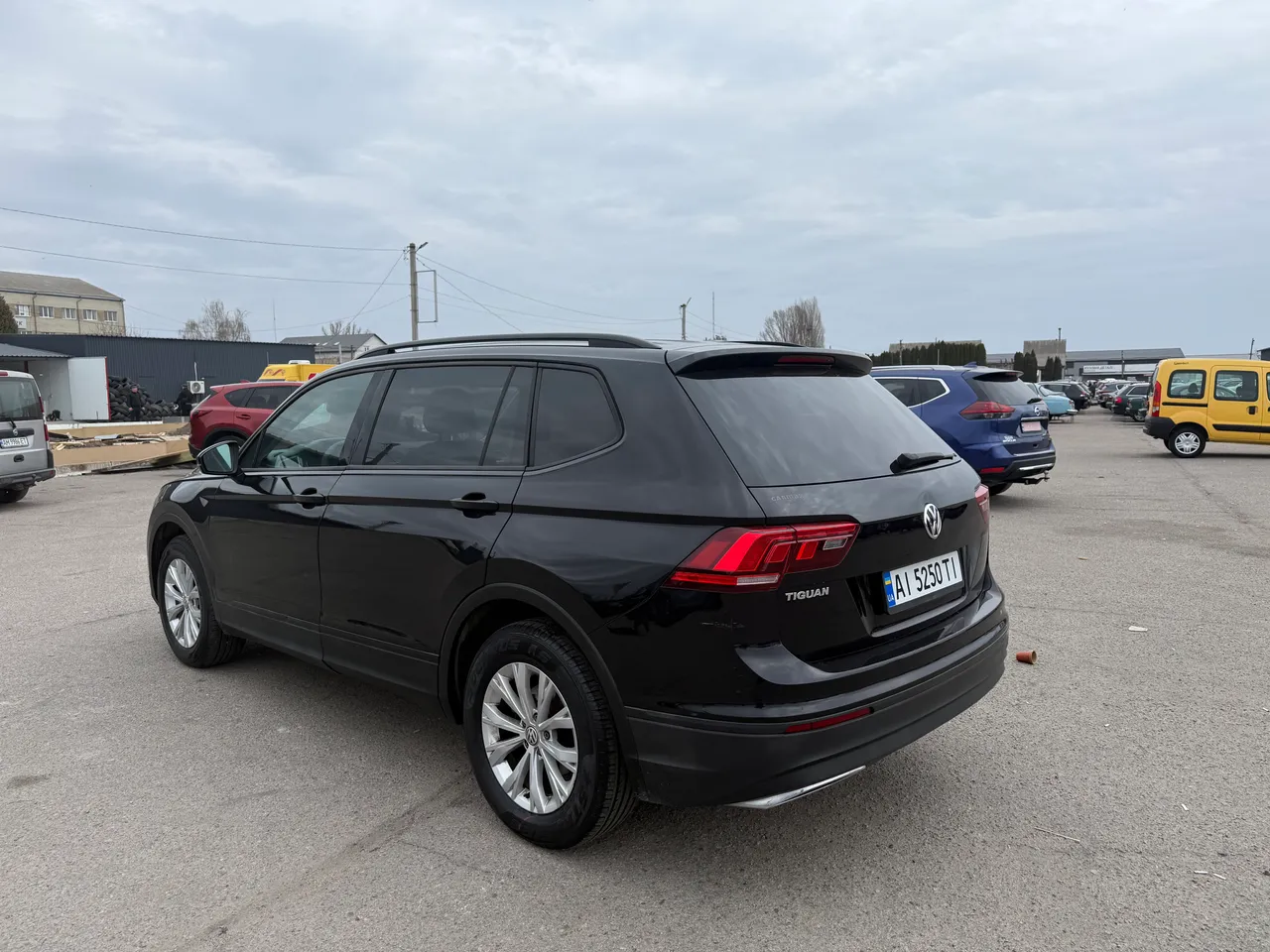 Volkswagen Tiguan - фото 5