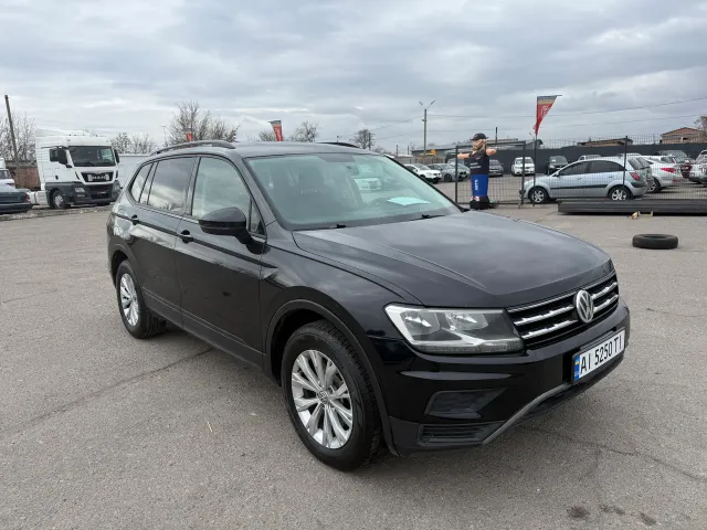 Volkswagen Tiguan - фото 1