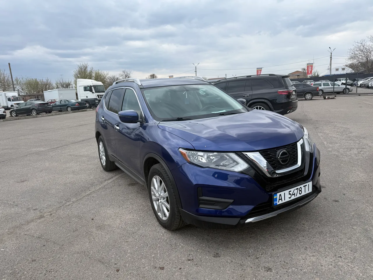 Nissan Rogue - фото 1