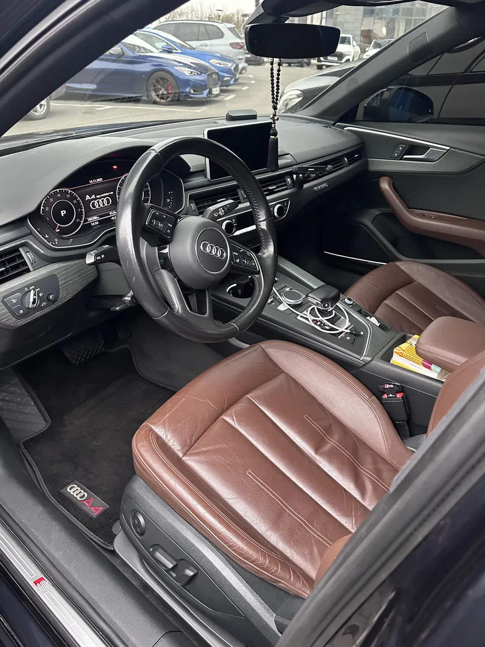 Audi A4 - фото 9