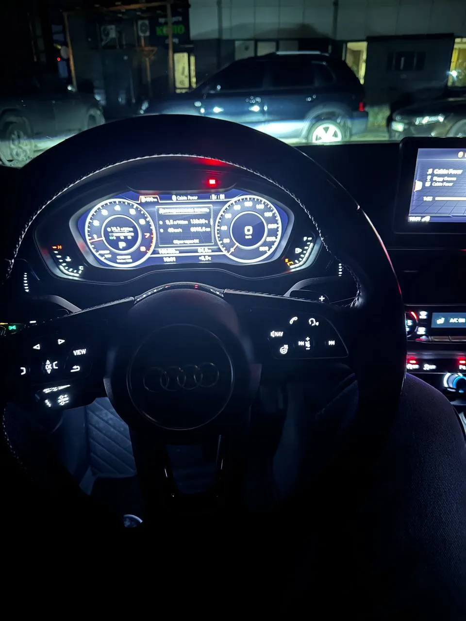 Audi A4 - фото 17