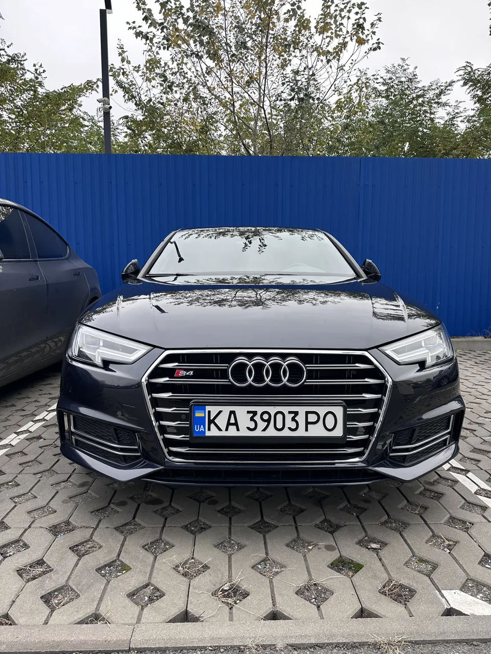Audi A4 - фото 1