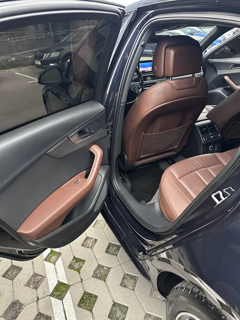 Audi A4 - фото 10