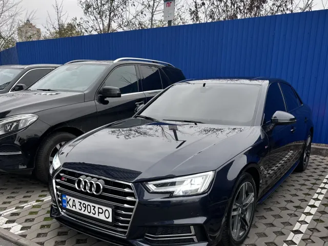 Audi A4 - фото 2