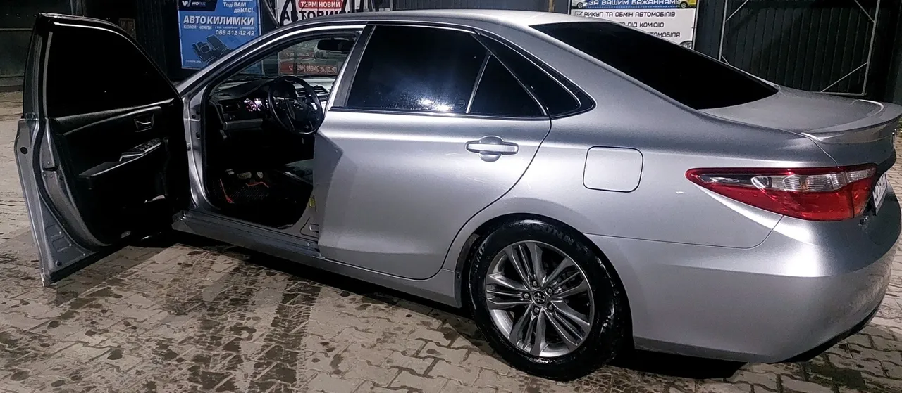 Toyota Camry - фото 3