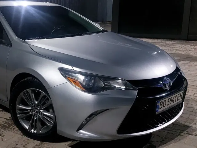 Toyota Camry - фото 2