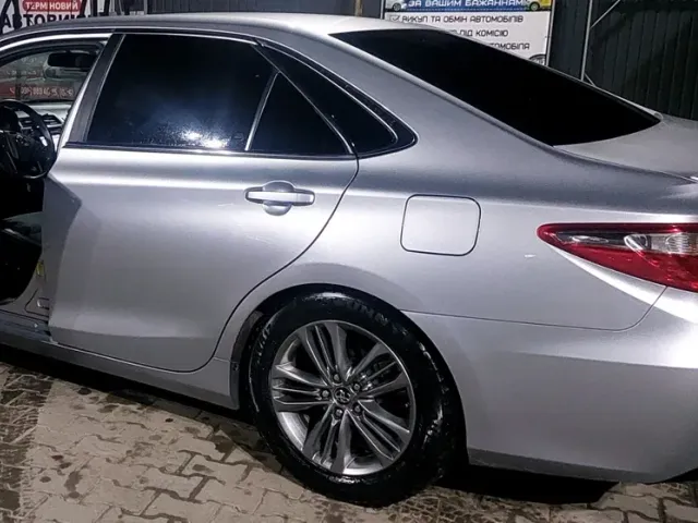 Toyota Camry - фото 3