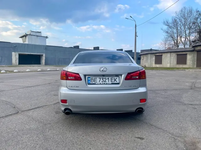 Lexus IS - фото 3