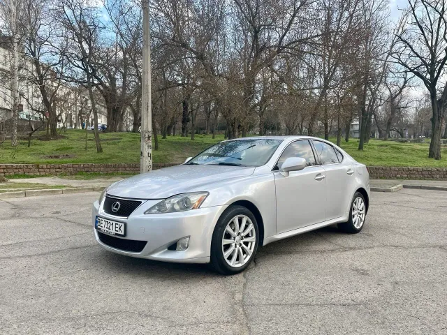 Lexus IS - фото 1
