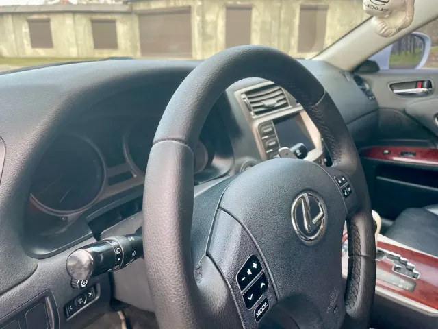 Lexus IS - фото 4