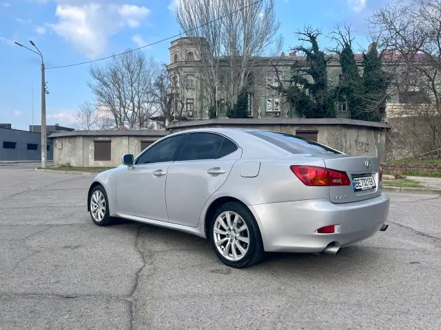 Lexus IS - фото 2