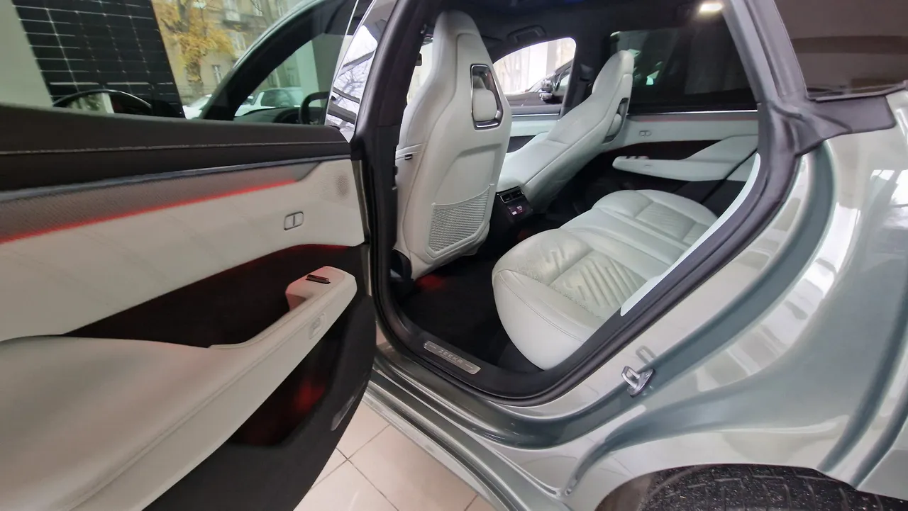 Zeekr 001 - фото 12