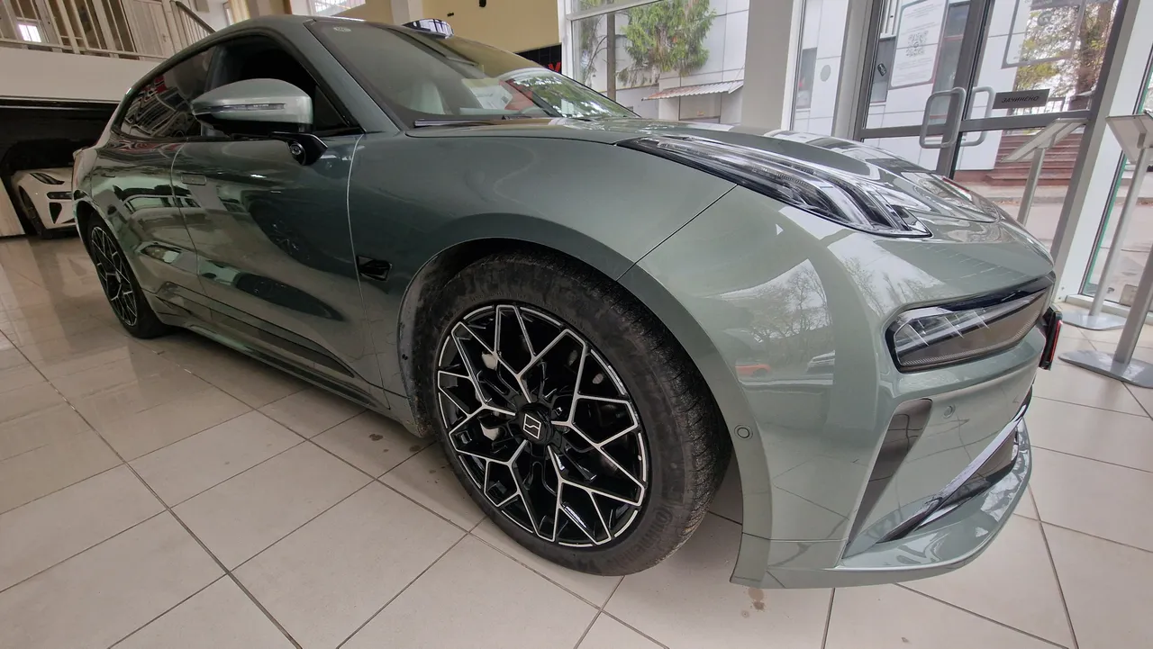 Zeekr 001 - фото 8