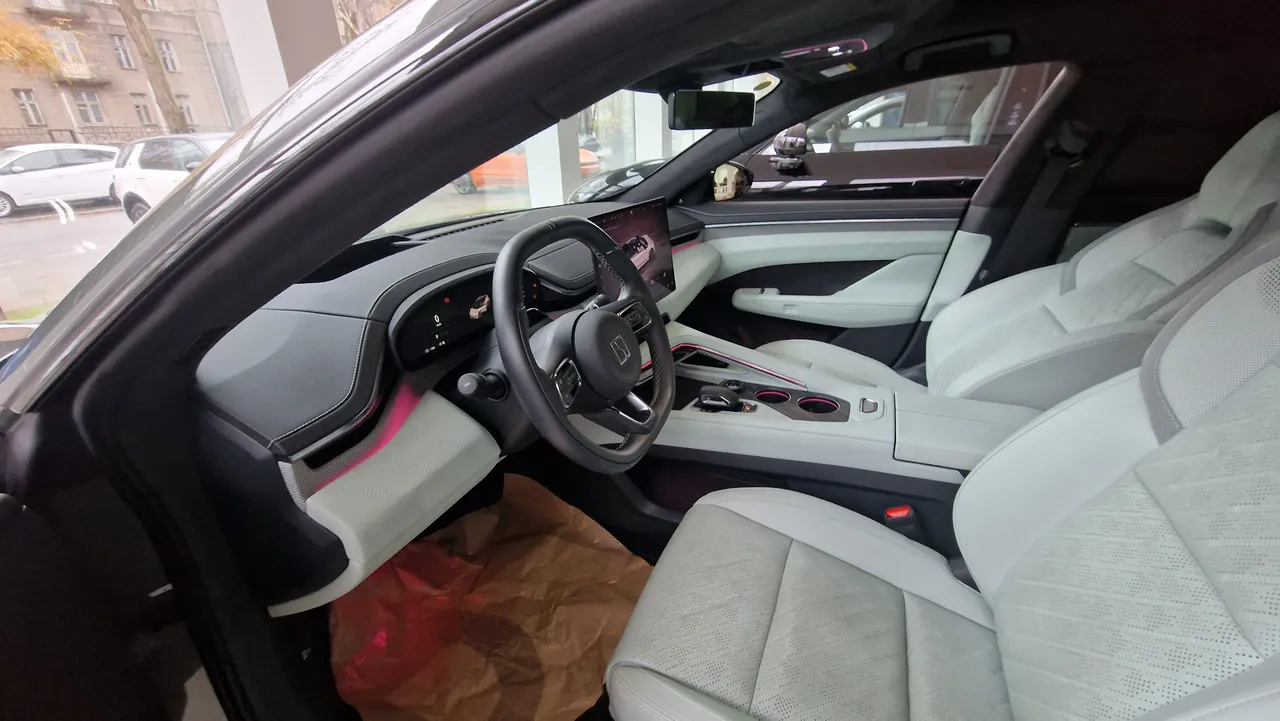 Zeekr 001 - фото 11