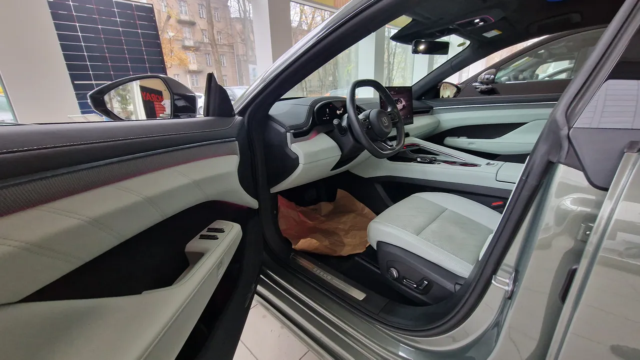 Zeekr 001 - фото 10