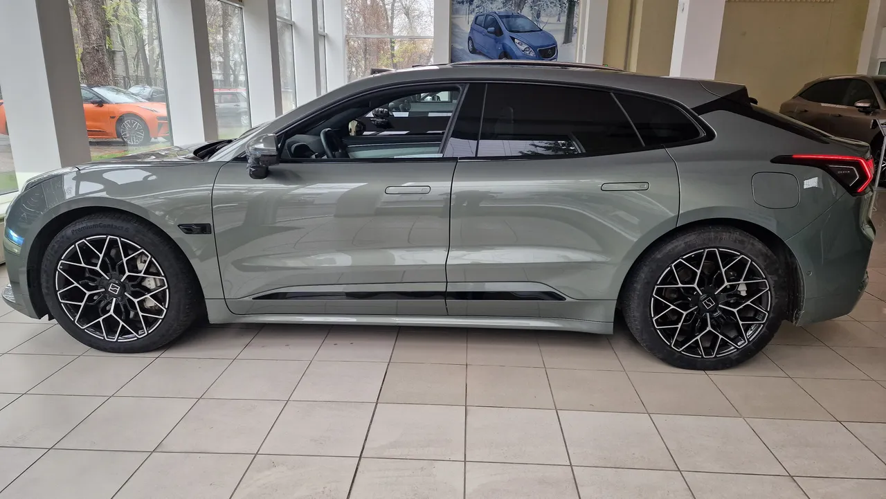 Zeekr 001 - фото 3