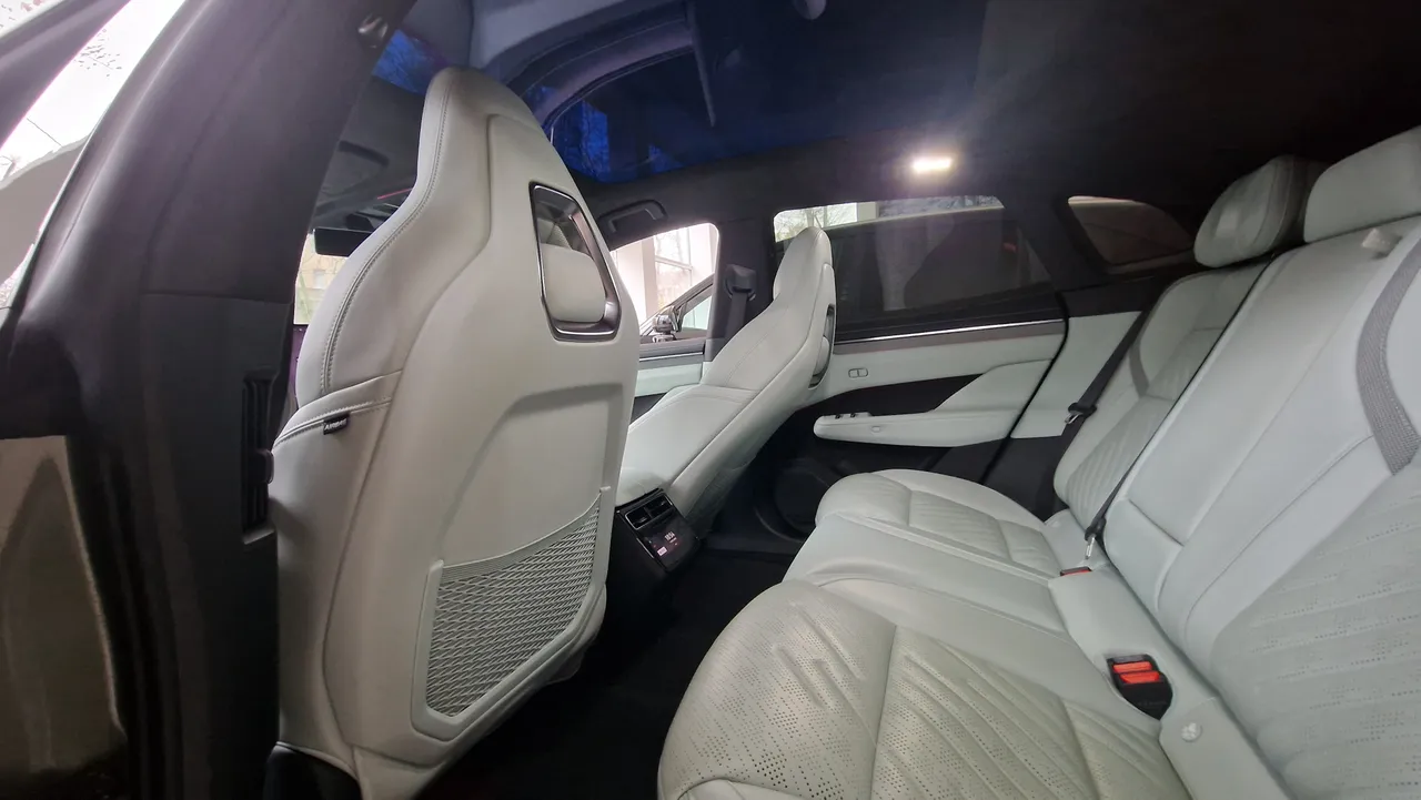 Zeekr 001 - фото 17