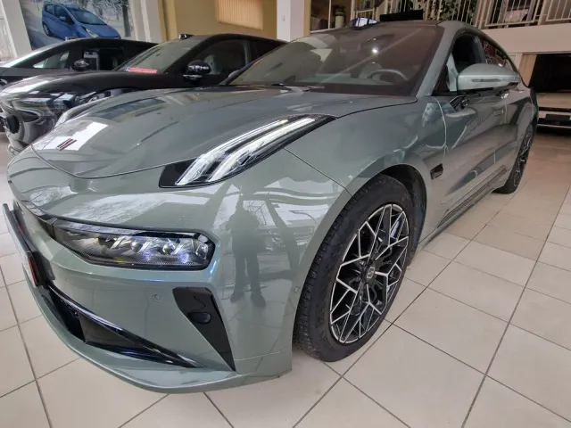 Zeekr 001 - фото 2