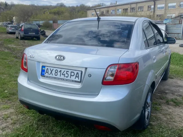 Kia Rio - фото 5