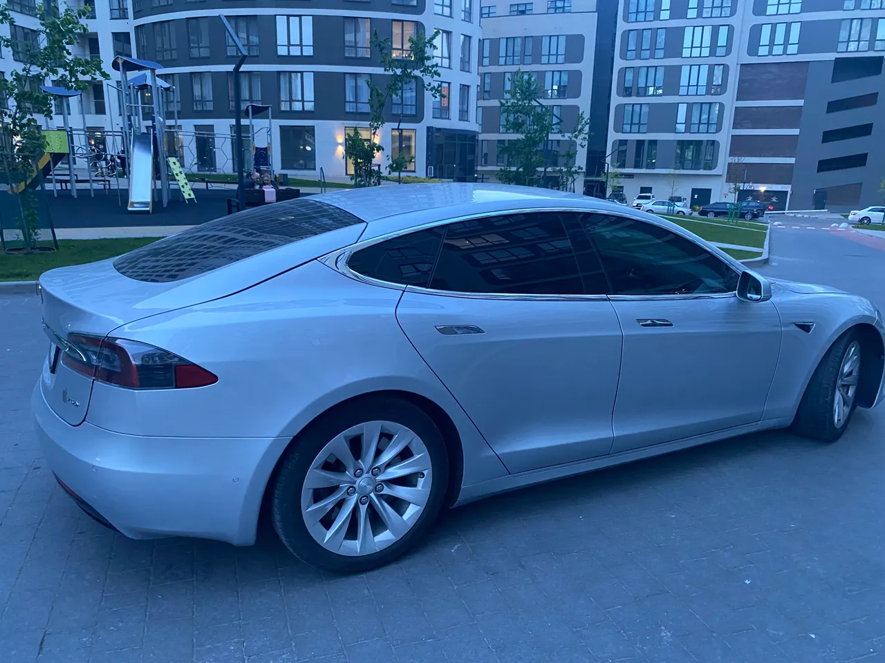 Tesla Model S - фото 12