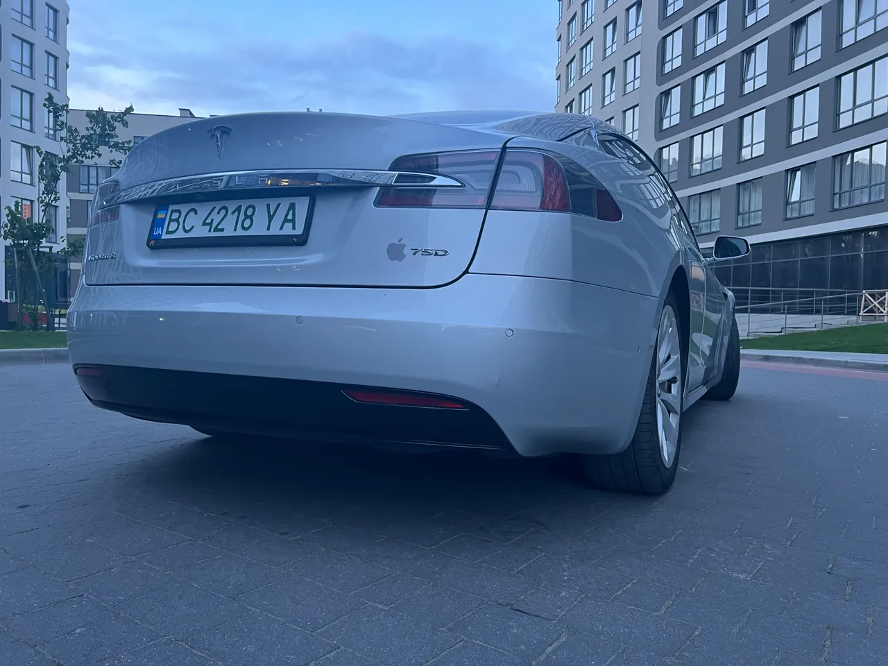 Tesla Model S - фото 1