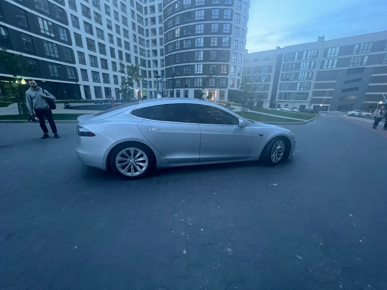Tesla Model S - фото 10