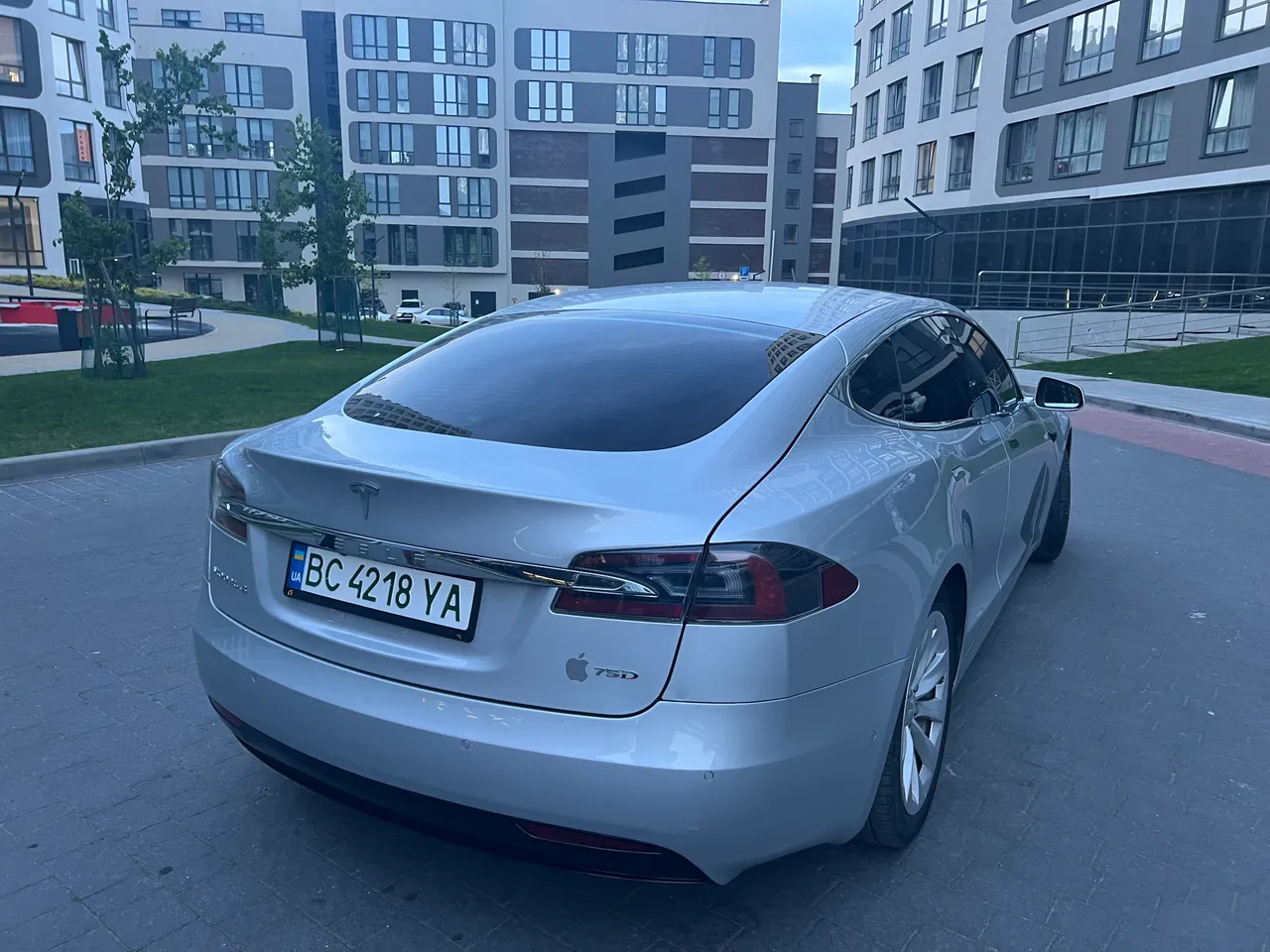 Tesla Model S - фото 11