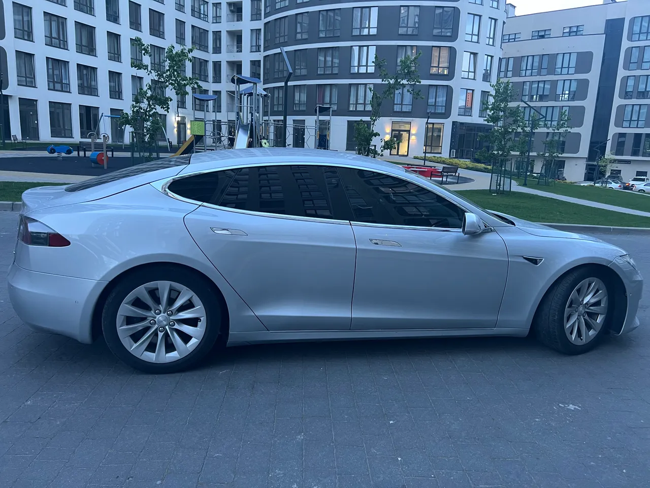 Tesla Model S - фото 4