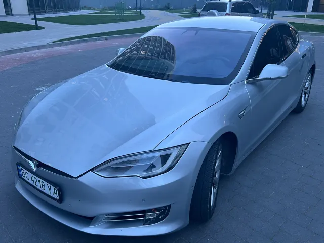 Tesla Model S - фото 3
