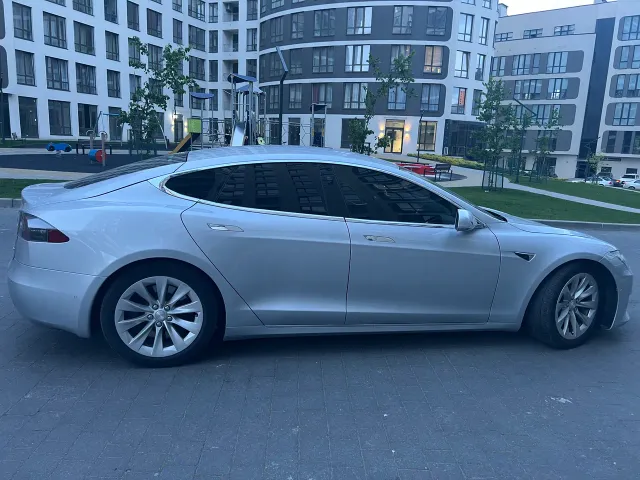 Tesla Model S - фото 4