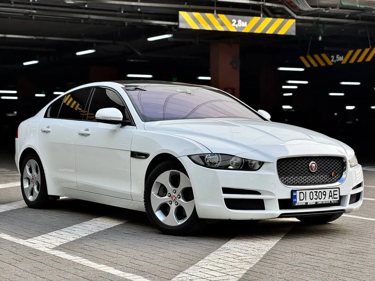 Jaguar XE - фото 5