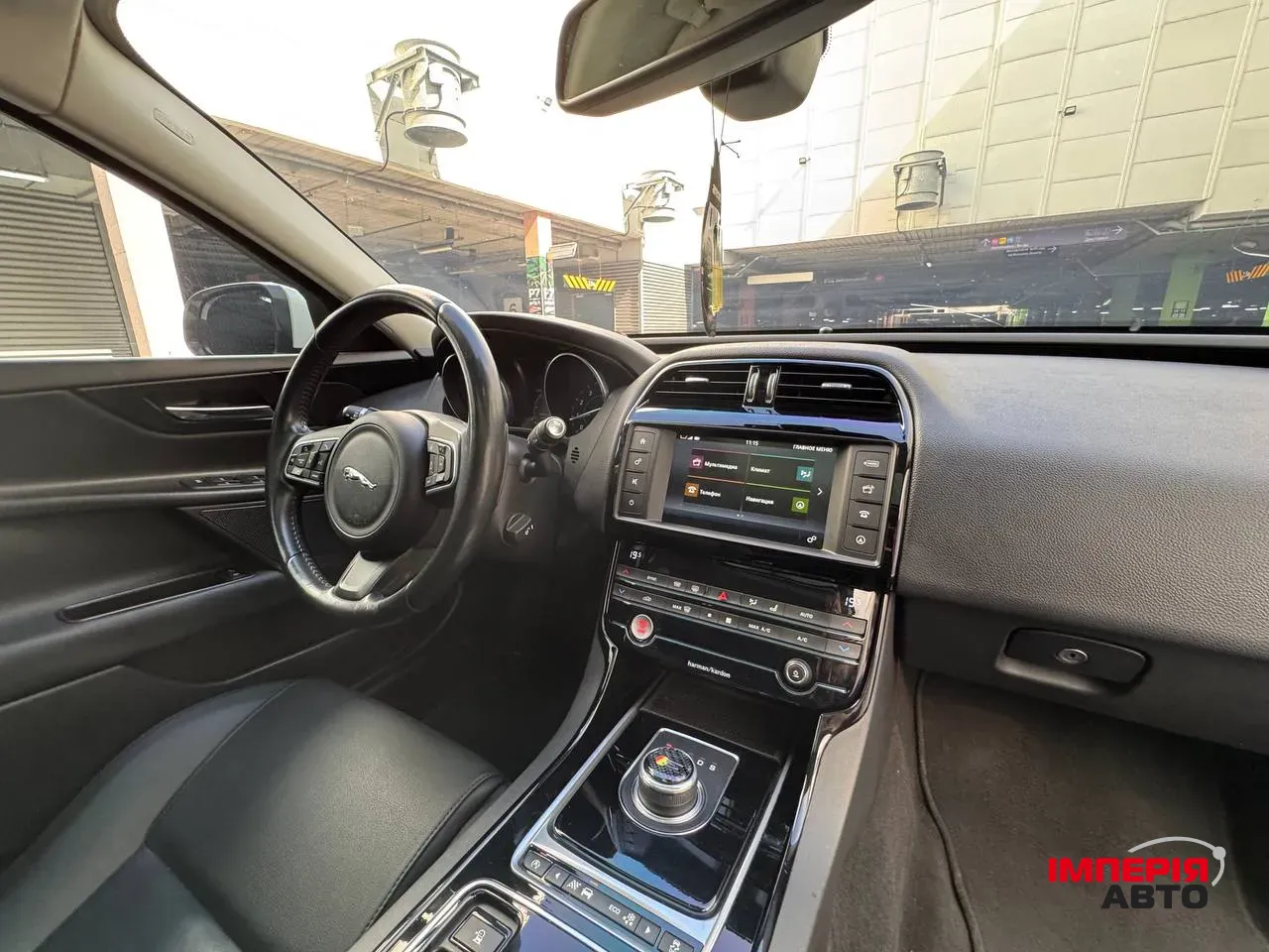 Jaguar XE - фото 13