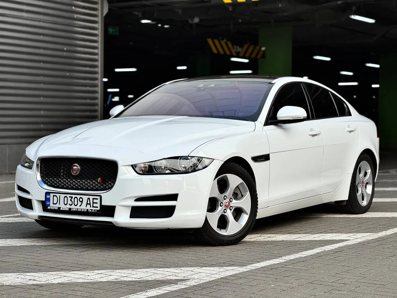 Jaguar XE - фото 2
