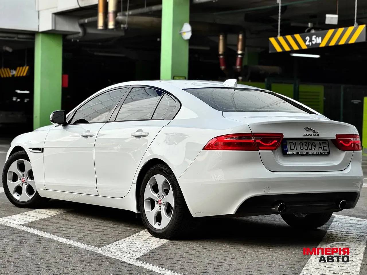Jaguar XE - фото 7