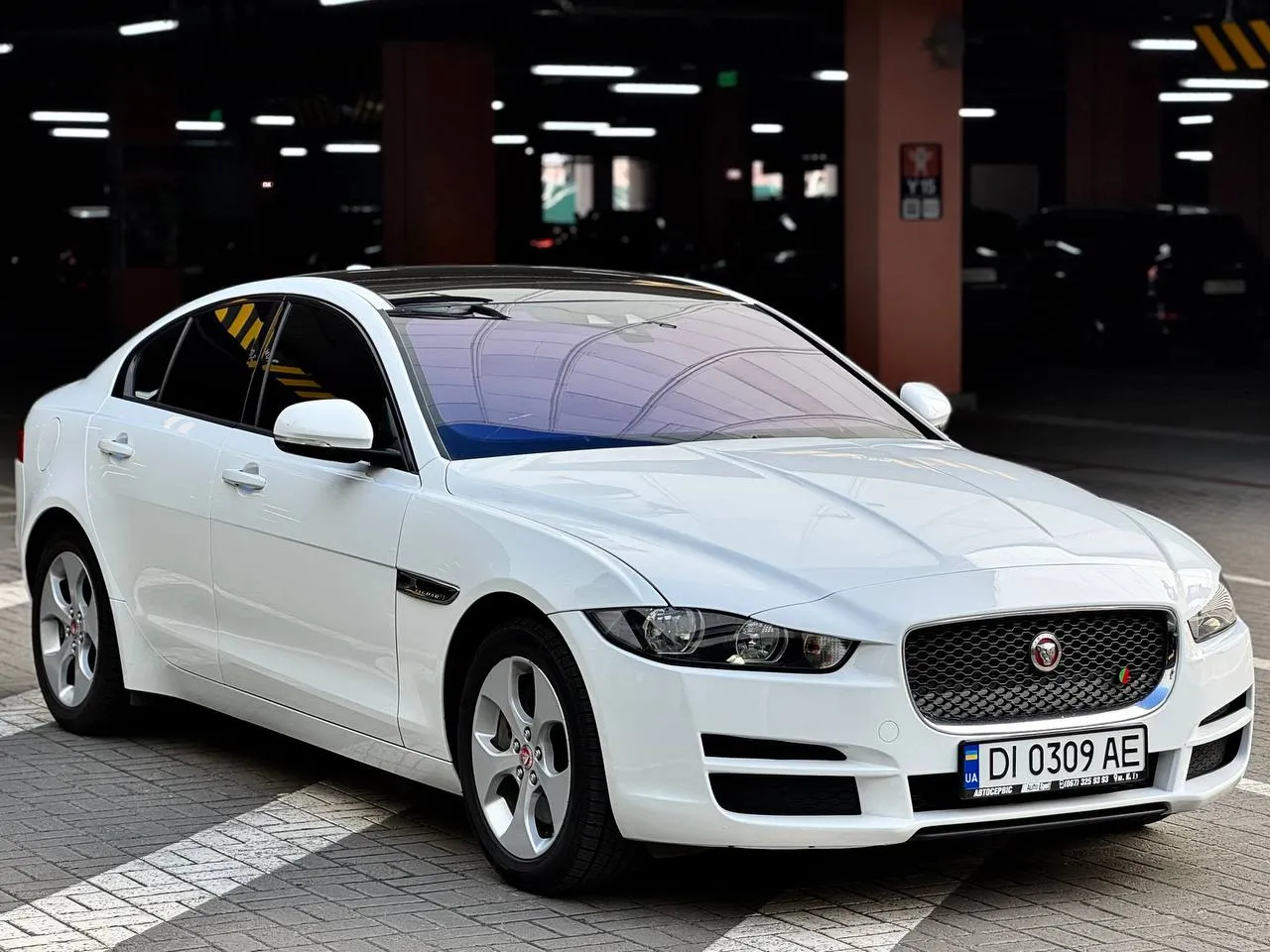 Jaguar XE - фото 6
