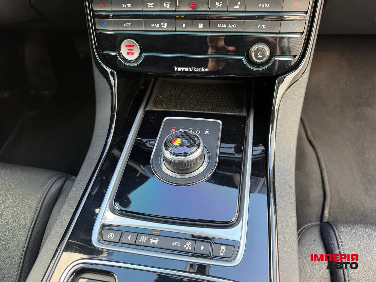 Jaguar XE - фото 15